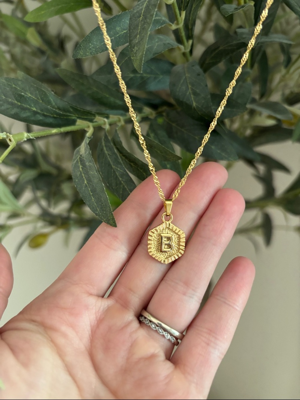 Gold Initial 'B' Pendant Necklace - Classic Women's Jewelry